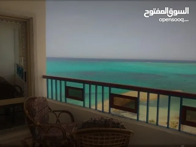 شقة مصيفية العوام مرسي مطروح على البحر مباشرة مكيفة بالكامل وبها انترنت