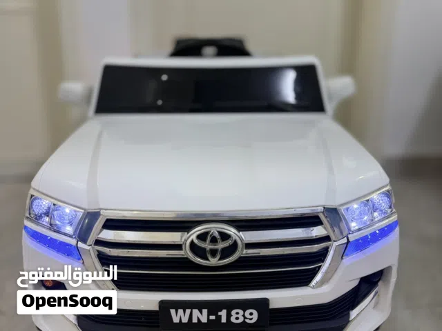 Kids Land Cruiser car white