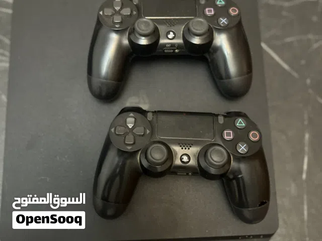 بليستيشن فور استعمال خفيف يعتبر جديد و نضيف و معا زوز يدين اصليات و زوز دسكات جيتي اي و بين تين