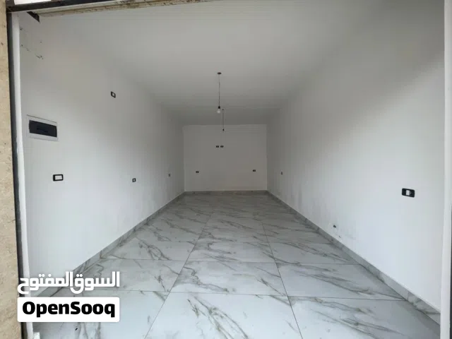 محل ايجار يمشي مخزن 500اذا الدفع بال3 شهور مقدم 600 اذا الدفع بالشهر