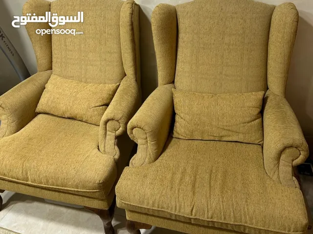طقم كنب في حالة جيدة لغرفة الضيوف او لغرفة المعيشة (الصالون)