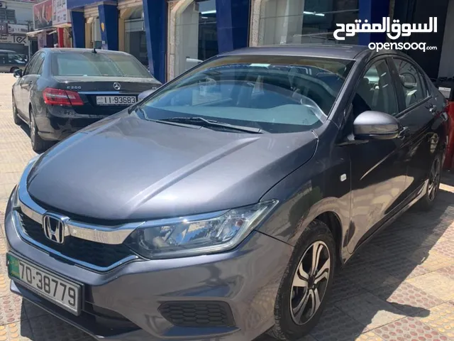 Sedan Honda in Amman