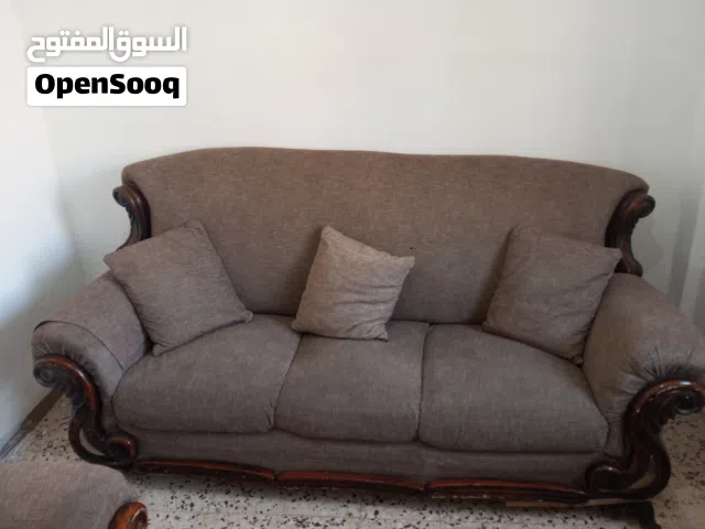 طقم كنب بحاله ممتاز    سبع مقاعد  مجدد بالكامل  دهان و قماش للبيع بسعر 100 قابل للتفاوض اشي بسيط