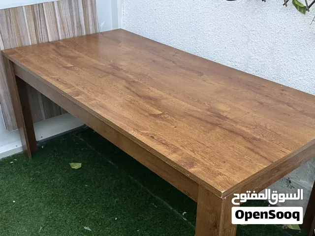 سفرة طعام (طاولة طعام )  وطاوله صغيره أخرى هديه