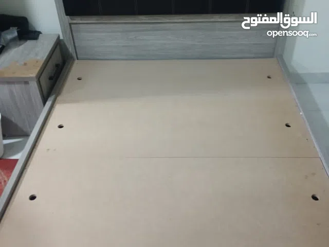 Second hand Queen size bed 150x200 good condition available for sale in east RIFFA