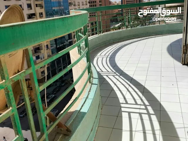 شقة 300م سوبر لوكس رخام باركية واجهة رىيسية