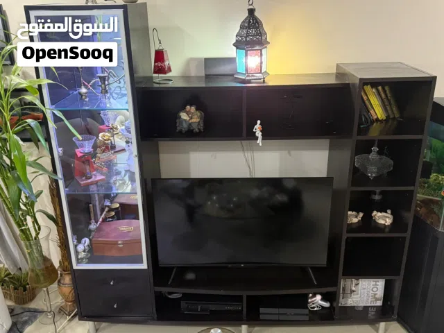 للبيع طاولة تليفزيون ايكيا بحالة ممتازة