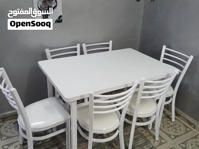 كراسي وطاولات طعام
