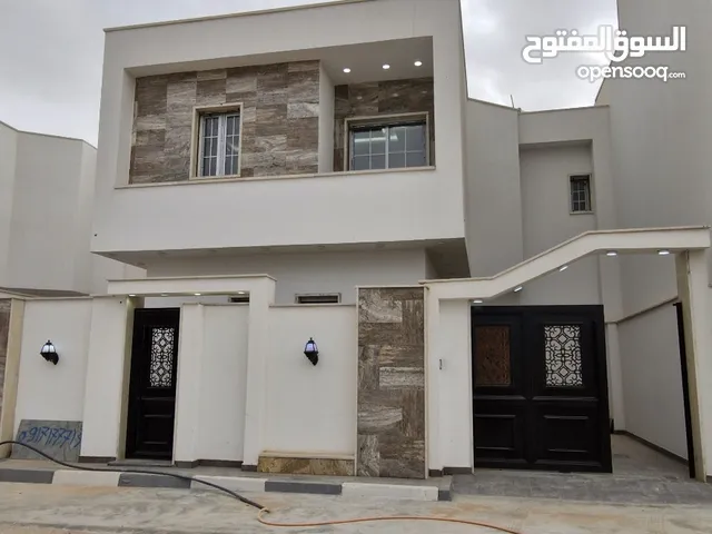 310 m2 5 Bedrooms Townhouse for Sale in Tripoli Ain Zara