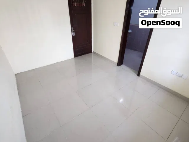غرفه و حمام فقط ف الخوير33 أمام لقيمات وقريب الضيعه اللبنانية وتشاي وطريق مسقط السريع
