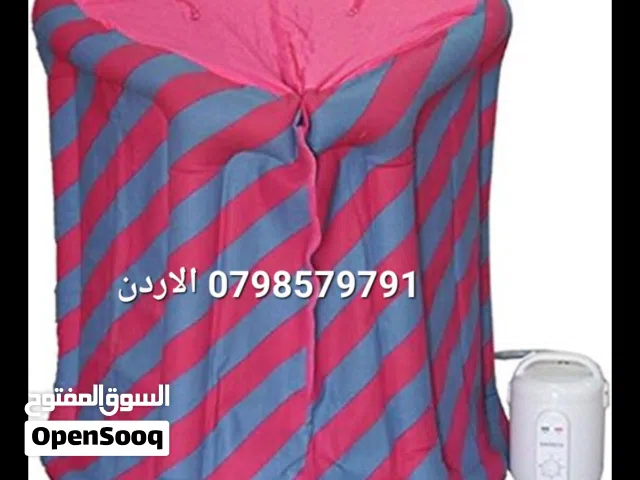 خيمة ساونا بخارية منزلية محمولة مع جهاز توليد البخار. تم تصميم هذه الساونا لتوفير تجربة سبا شخصية في