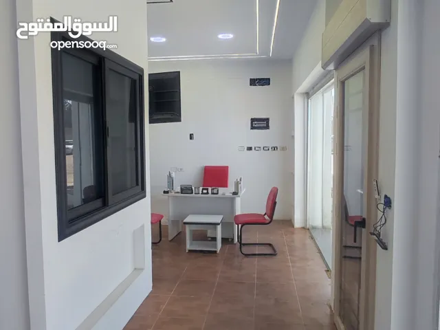 ورشة PVC وألومنيوم للبيع جاهزة للعمل فورًا مصنع متكامل لصناعة  PVC والألومنيوم مع المعرض المجهز كامل