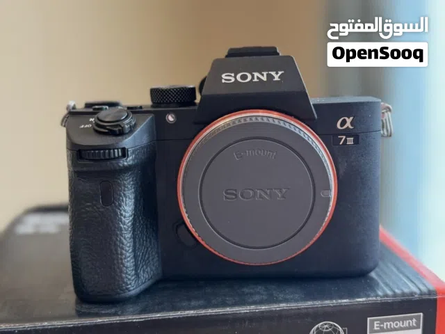 كامرا سوني a7lll للبيع صارلي سنه من مشتريتها شترها 38k فقط بدي وحزام وشاحنه
