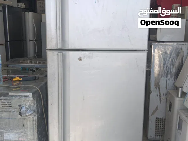 ثلاجه كبيره نظيفه وشغاله بدون اعطال(Hitachi)قابل للتفاوض