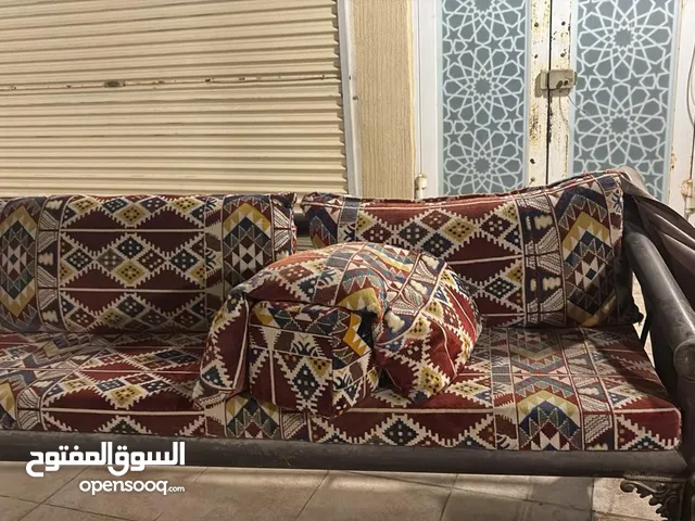 كراسي خارجيه قليله الاستعمال