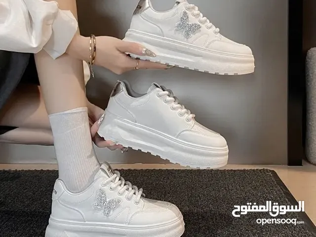 حذاء رياضي مريح للبيع