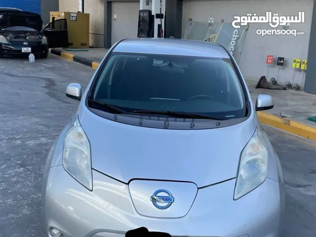 نيسان ليف 2014