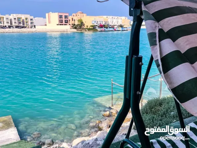 شاليه للايجار اليومي مع مسبح خاص علي البحر في اموآج