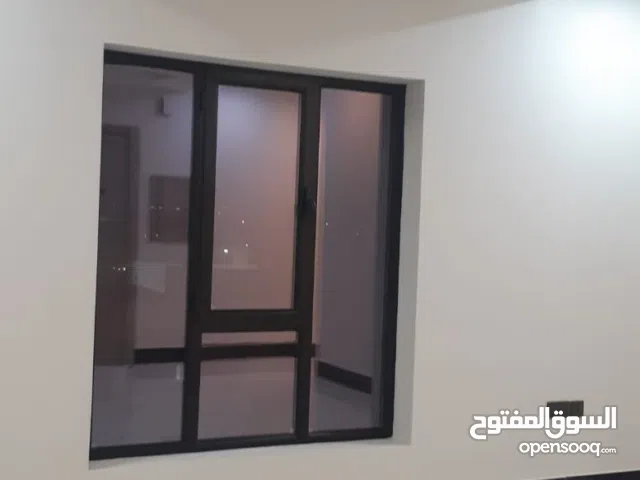 شقه راقيه للايجار نص مفروش سكني تجاري