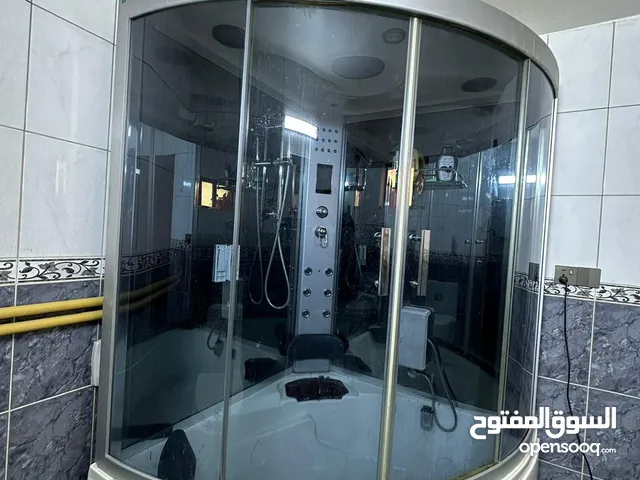 جاكوزي مستخدم قليل
