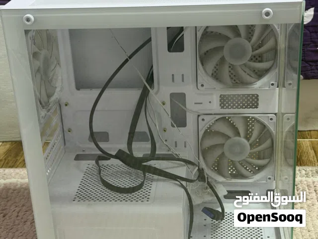 كيس كمبيوتر (PC Case) فارغ، كيس أبيض مع واجهة وزجاج جانبي ومراوح مركبة
