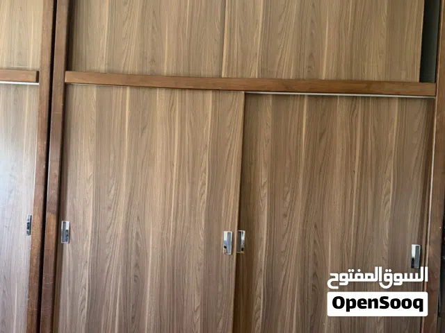 خزانت ملابس والأجهزة