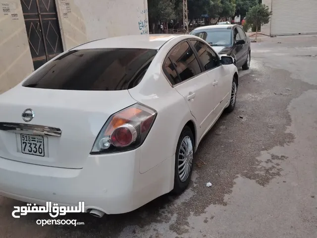 نيسان 2011