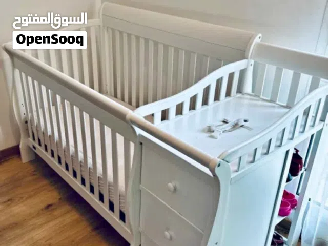 سرير اطفال استعمال نظيف جدا من سنتر بوينت