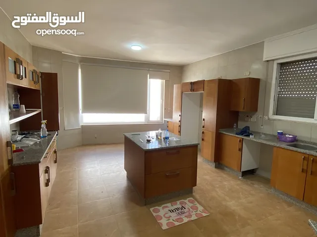 مطبخ خشب من مطابخ الطباع بطول 6 متر و بوضع ممتاز جداً