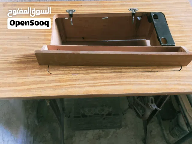 طاولة مكينة خياطة خزن بحالة الوكالة قاعدة حديد زهر تصفية سفر