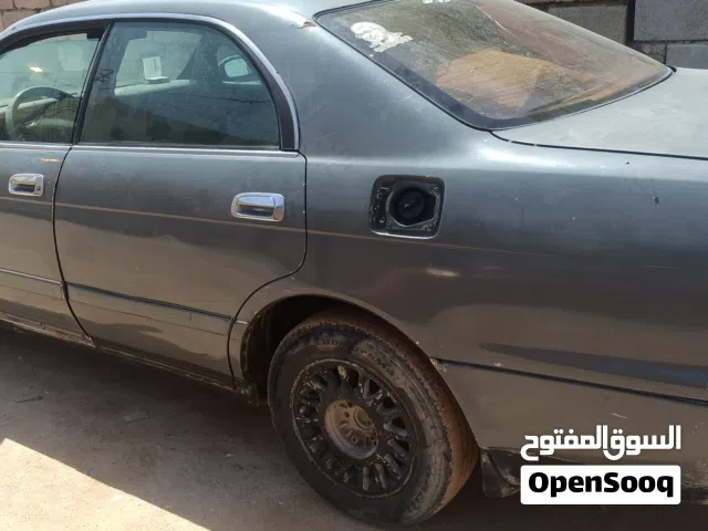 2000 تويوتا كراون Crown