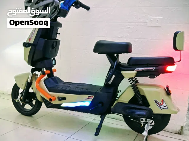 سكوتر كهربائي تشالينجرز 60 فولت 1000 واط بطارية 16 أمبير استخدام شهر واحد فقط