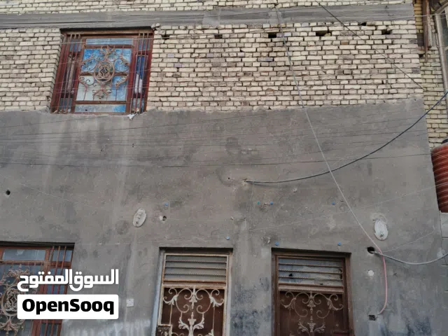 بيت عباره عن شقتين مفصوله موجرات