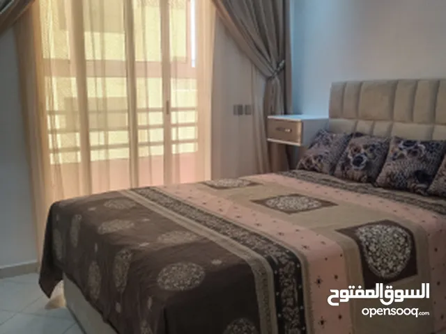 شقق للايجار اليومي في مراكش جيليز مفروشة للجميع تحتوي على صالون مغربي و مسبح و انترنت ومكيف و بالكون