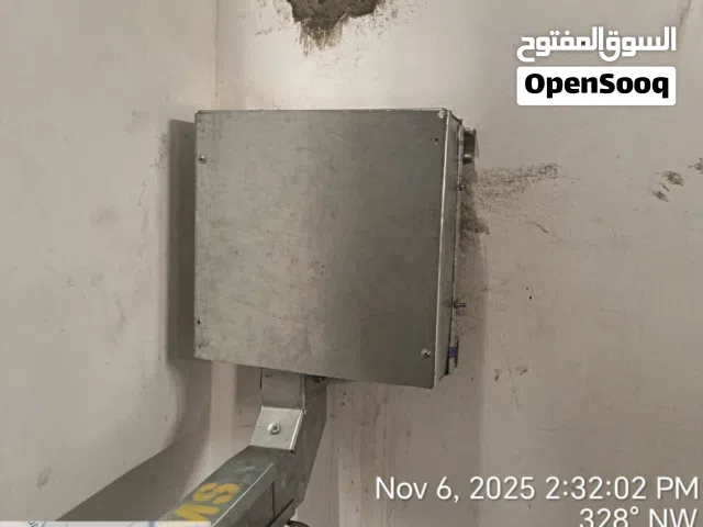 كهربائي خبرة متوفر (تركيب وصيانة)