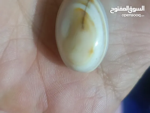 حجر للبيع ماعرف ماليش قيم