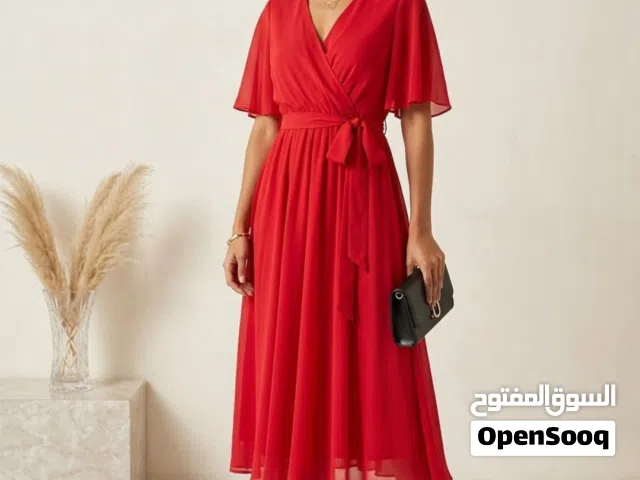 فستان احمر نصف كم تحت الركبة (مستعمل كالجديد تم فحصه ليناسب ذوقك)مناسب للزيارات اللطيفة و البسيطة