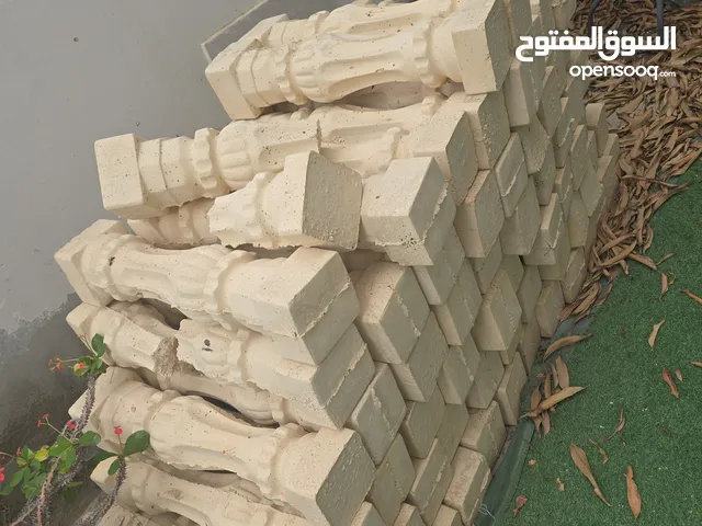 احجار للزينه مع القواعد الخاصه بيها تصلح لعمل سور في حديقه