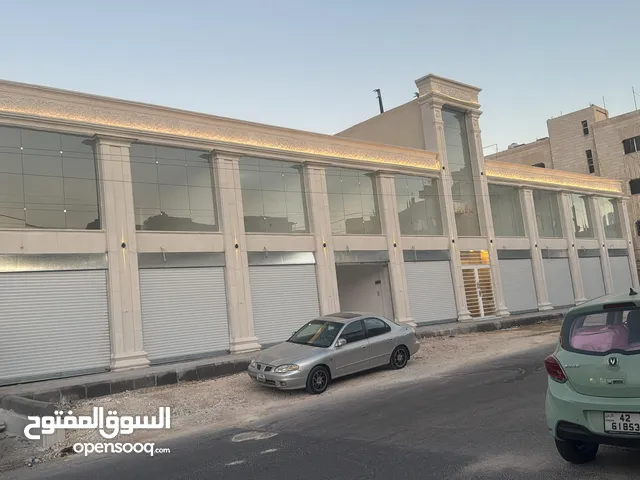 مجمع تجاري جديد، محلات ومخازن للإيجار مع اذن اشغال