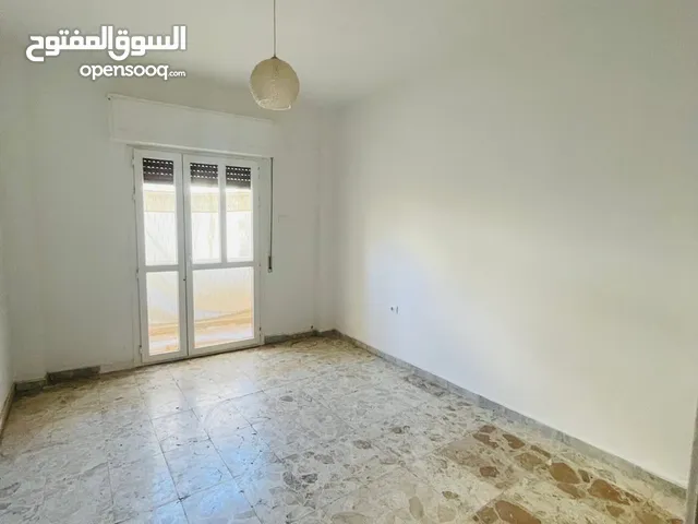 شقة للإيجار شارع عمر المختار مطلوب عزاب