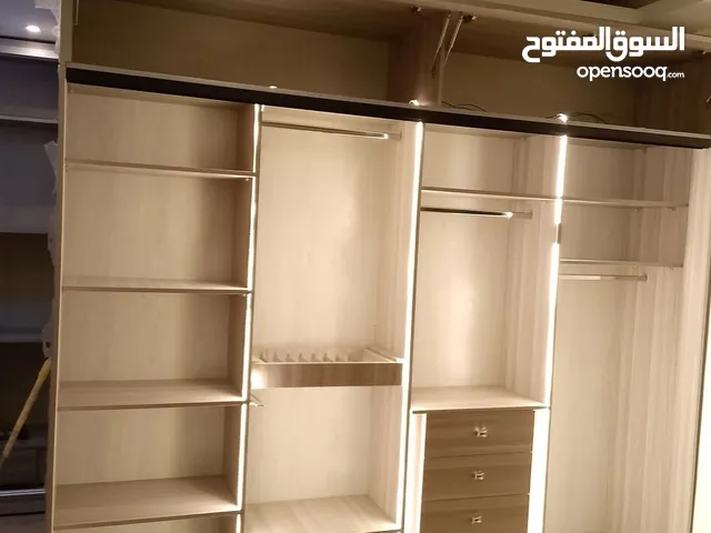 خزائن جامبو واجهات زجاج واضاء