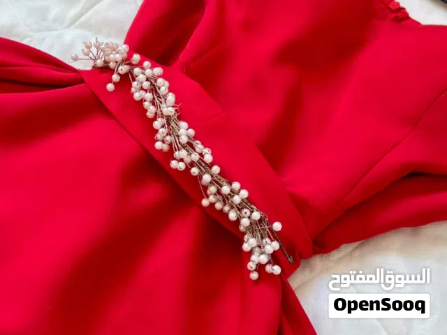 فستان احمر مستعمل للبيع