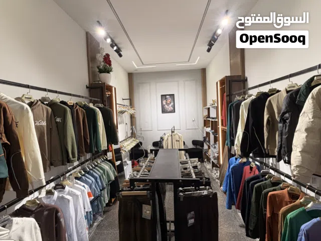 محل ملابس للبيع