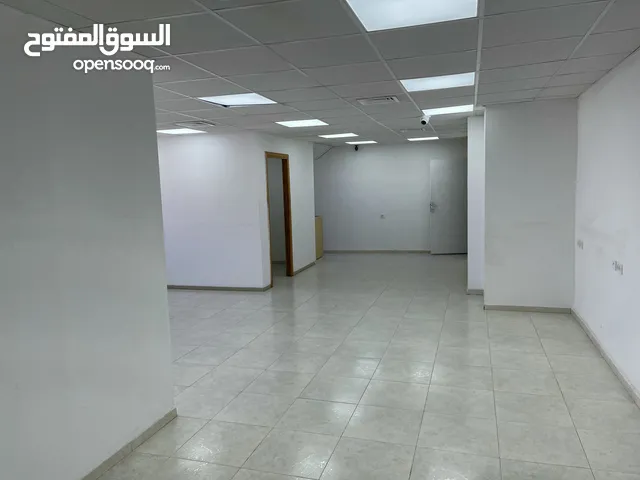 مكتب واسع وسط مدينة رام الله للايجار