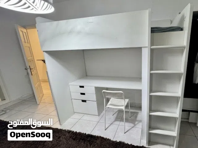 سرير. ايكيا. بمكتب. لونه ابيض