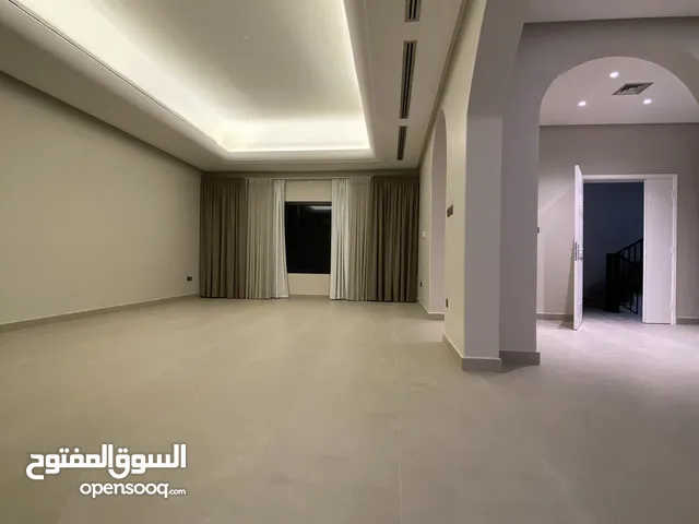 400 m2 3 Bedrooms Apartments for Rent in Hawally Jabriya