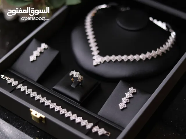 طقم مجوهرات فاخر للبيع بسعر مغري للنساء جوده وسعر واستخدام خفيف الحق ي متلحق الطقم لقطه
