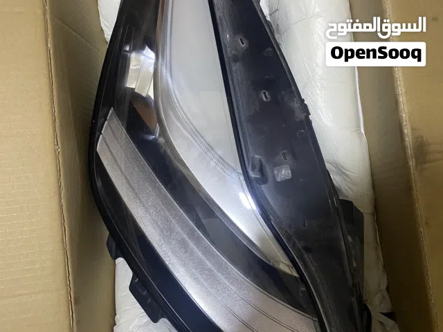ليت تسلا Y 2020 جانب يمين