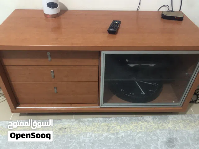 شاشه مع طاوله