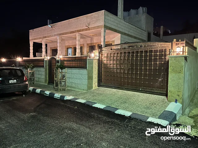 190 m2 5 Bedrooms Townhouse for Sale in Zarqa Al Autostrad